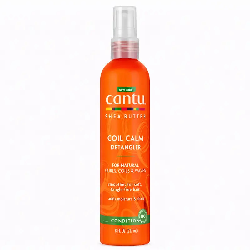 Flacon spray démêlant Cantu Coil Calm Detangler au beurre de karité.